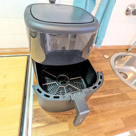 Apartment With Ac, Full Kitchen, Self Check In, Parking, 8 Min To Sap Campus, Wi Fi *